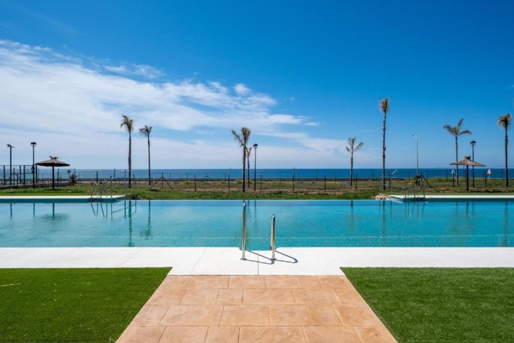 Apartment 1º Linea De Playa Con Piscina Panoramica & Parking Malaga